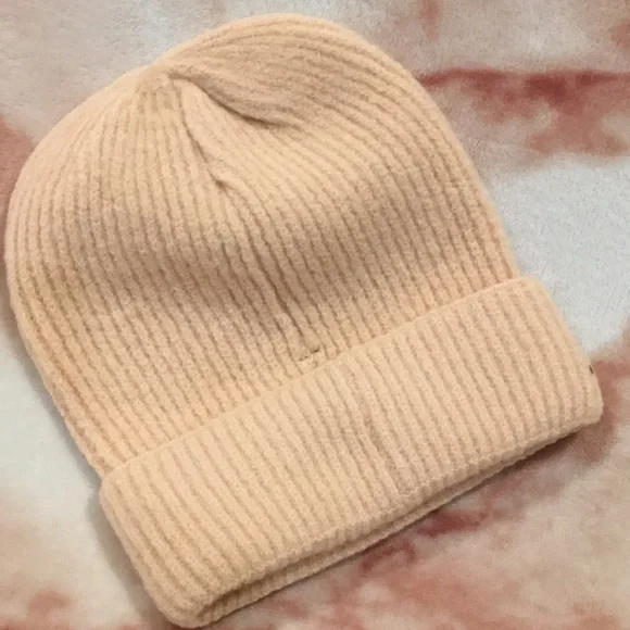 Steve Madden Woolen Knit Cap Peach and Pearl Accents NWT OSFM - Picture 7 of 11